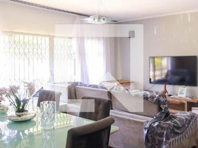 Casa para alugar com 219m², 3 quartos e 4 vagas