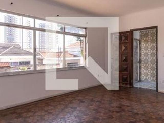 Casa para alugar com 220m², 4 quartos e 4 vagas