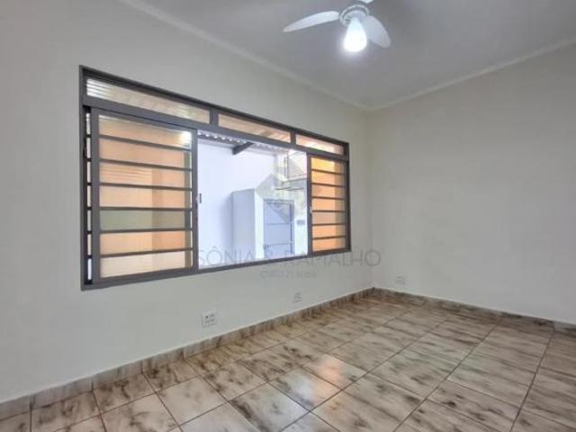 Casa para alugar com 222,40m² de área útil e 04 quartos, sendo 02 suítes no bairro Jardim Irajá, Em