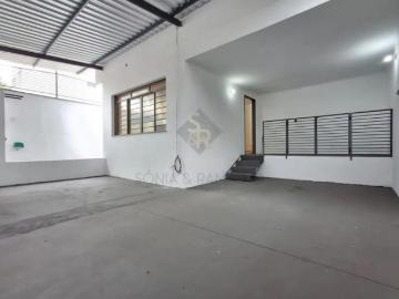 Casa para alugar com 222,40m² de área útil e 04 quartos, sendo 02 suítes no bairro Jardim Irajá, Em