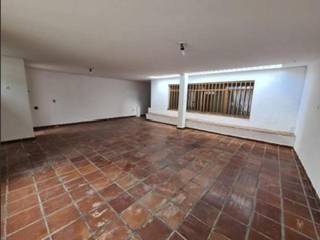 Casa para alugar com 230m², 5 quartos e 3 vagas