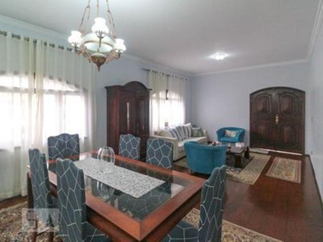 Casa para alugar com 230m², 5 quartos e 4 vagas