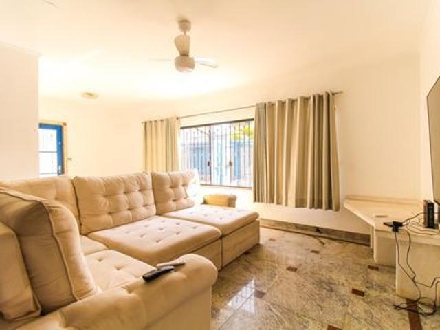Casa para alugar com 233m², 4 quartos e 8 vagas