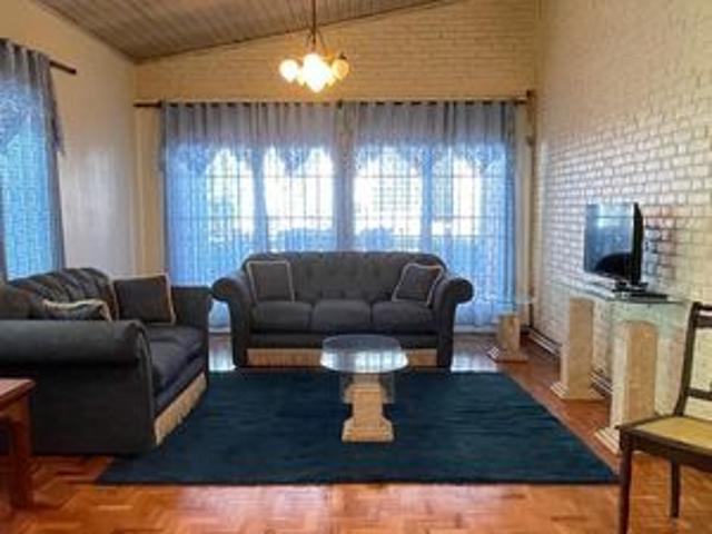 Casa para alugar com 236m², 4 quartos e 6 vagas