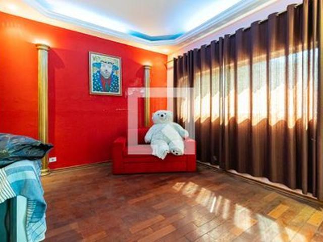 Casa para alugar com 240m², 4 quartos e 2 vagas