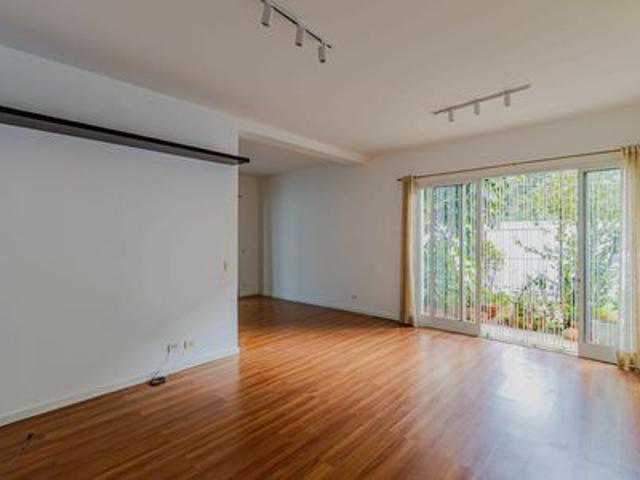 Casa para alugar com 240m², 4 quartos e 3 vagas