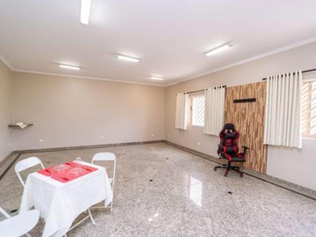 Casa para alugar com 245m², 3 quartos e 10 vagas