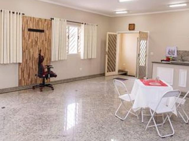 Casa para alugar com 245m², 3 quartos e 10 vagas