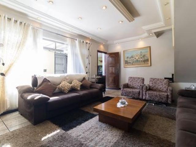 Casa para alugar com 250m², 3 quartos e 3 vagas
