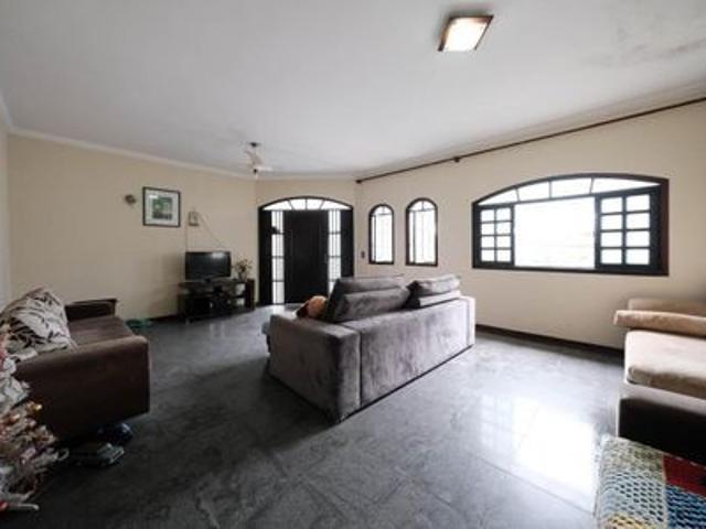 Casa para alugar com 250m², 4 quartos e 15 vagas