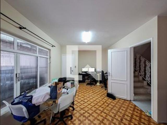 Casa para alugar com 250m², 4 quartos e 3 vagas