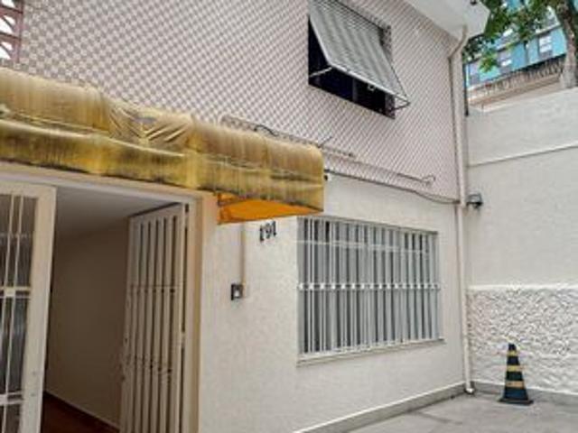 Casa para alugar com 250m², 4 quartos e 3 vagas