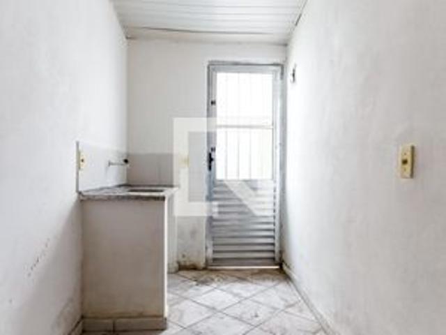 Casa para alugar com 25m², 1 quarto e sem vaga