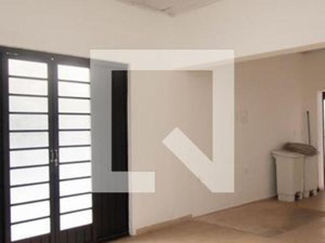 Casa para alugar com 270m², 2 quartos e 2 vagas
