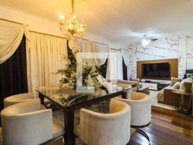 Casa para alugar com 270m², 3 quartos e 3 vagas
