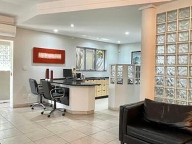 Casa para alugar com 280m², 4 quartos e 8 vagas