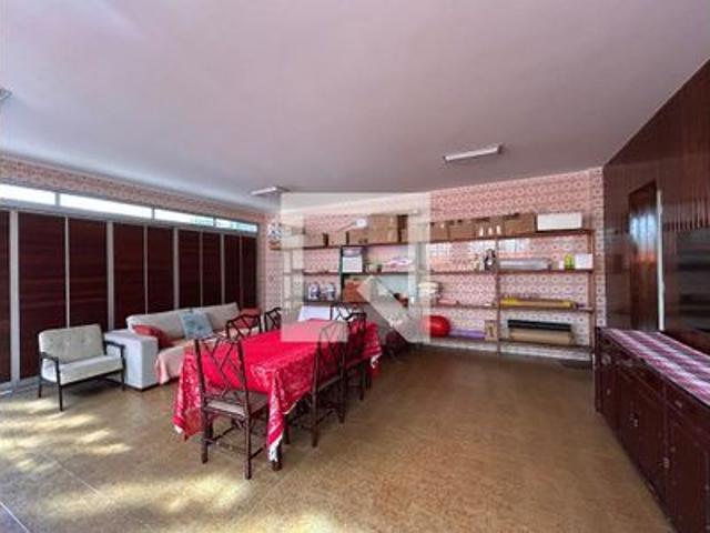 Casa para alugar com 285m², 6 quartos e 4 vagas