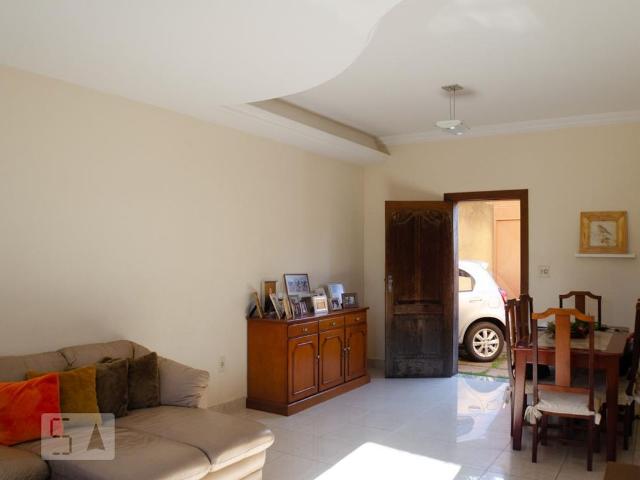 Casa para alugar com 290m², 4 quartos e 1 vaga
