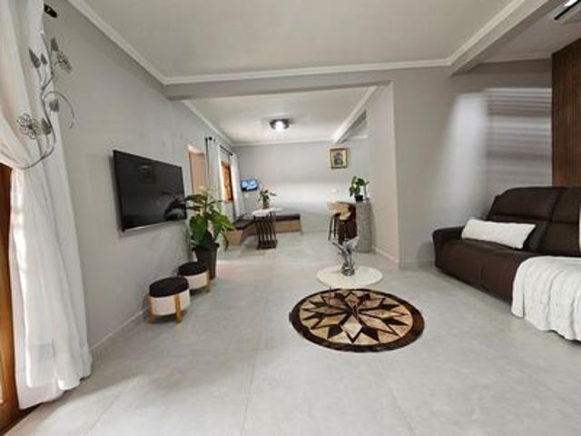 Casa para alugar com 290m², 4 quartos e 2 vagas