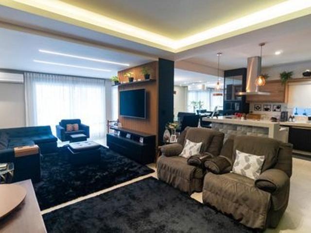 Casa para alugar com 290m², 4 quartos e 4 vagas