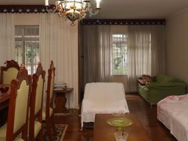 Casa para alugar com 297m², 4 quartos e 4 vagas