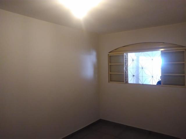 Casa para alugar com 2 quartos e 95 m² por R$ 1.600/mês