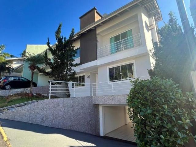 Casa para alugar com 2 quartos e 240 m² por R$ 16.000/mês