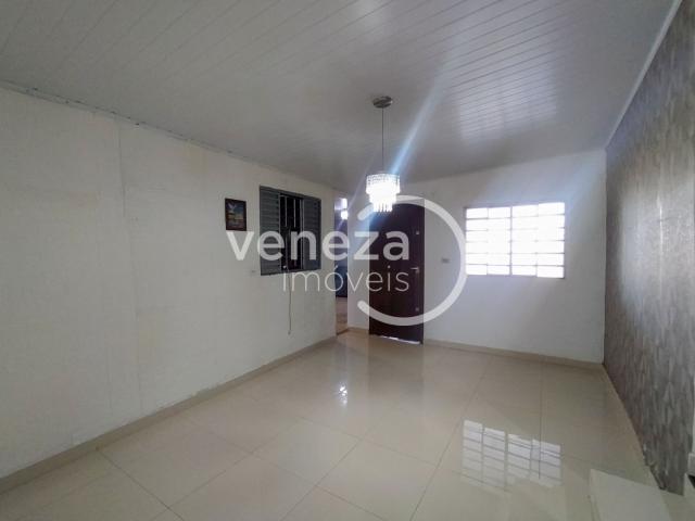 Casa para alugar com 2 quartos e 2 vagas no Milton Gavete