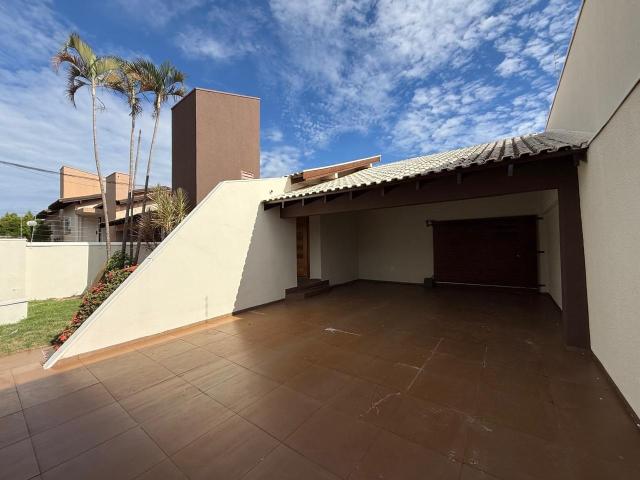 Casa para alugar com 2 suítes + 2 quartos em Vila São Luiz, Dourados MS