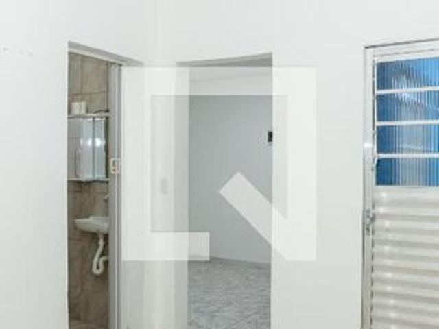 Casa para alugar com 33m², 1 quarto e sem vaga