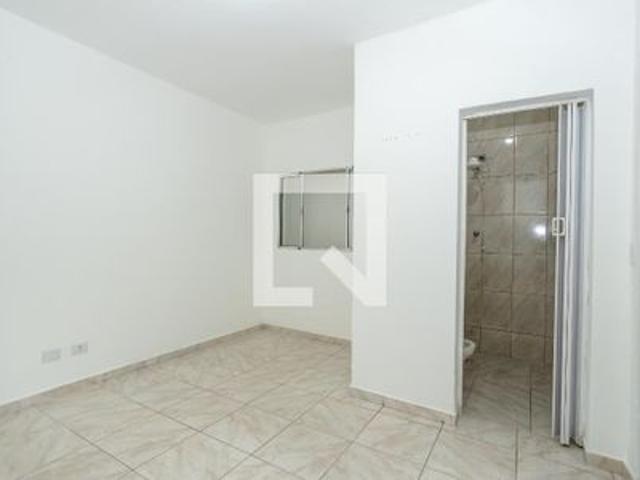 Casa para alugar com 33m², 1 quarto e sem vaga