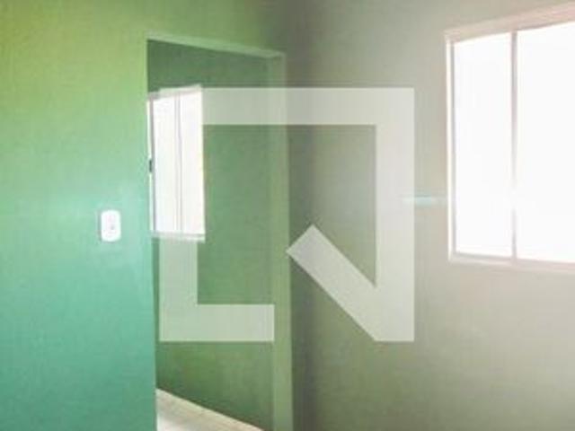 Casa para alugar com 33m², 1 quarto e sem vaga