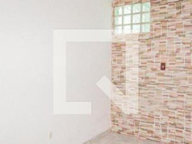 Casa para alugar com 33m², 1 quarto e sem vaga