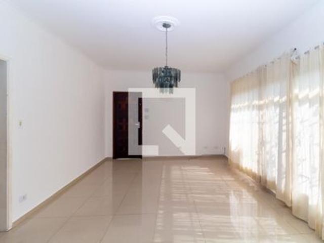 Casa para alugar com 300m², 3 quartos e 4 vagas