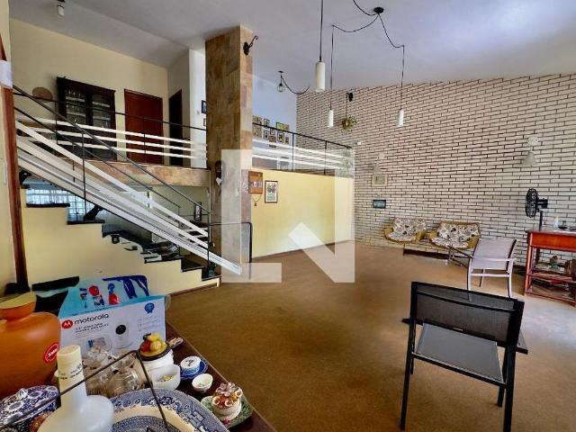 Casa para alugar com 300m², 4 quartos e 4 vagas