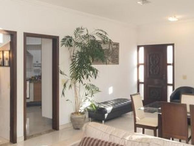 Casa para alugar com 300m², 4 quartos e 6 vagas