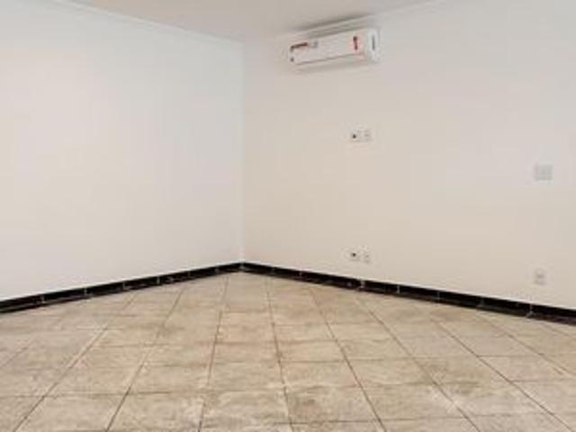 Casa para alugar com 300m², 5 quartos e 2 vagas
