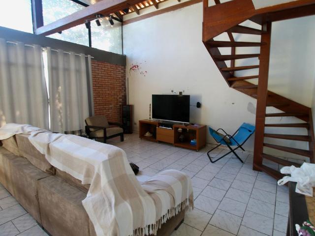 Casa para alugar com 300m², 5 quartos e 6 vagas