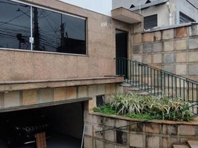 Casa para alugar com 310m², 4 quartos e 6 vagas