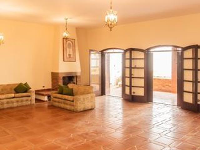 Casa para alugar com 312m², 4 quartos e 4 vagas