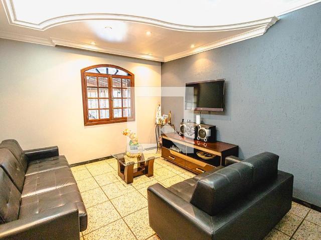 Casa para alugar com 315m², 4 quartos e 6 vagas