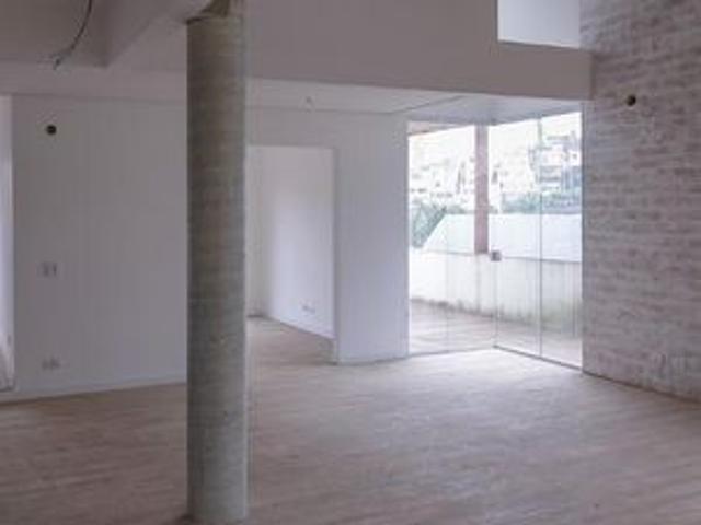 Casa para alugar com 320m², 4 quartos e 4 vagas