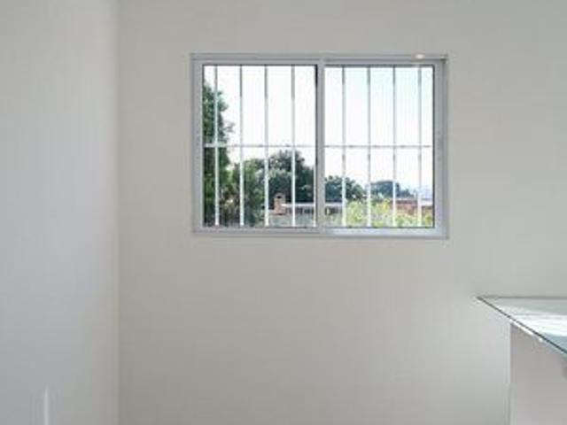 Casa para alugar com 32m², 1 quarto e sem vaga