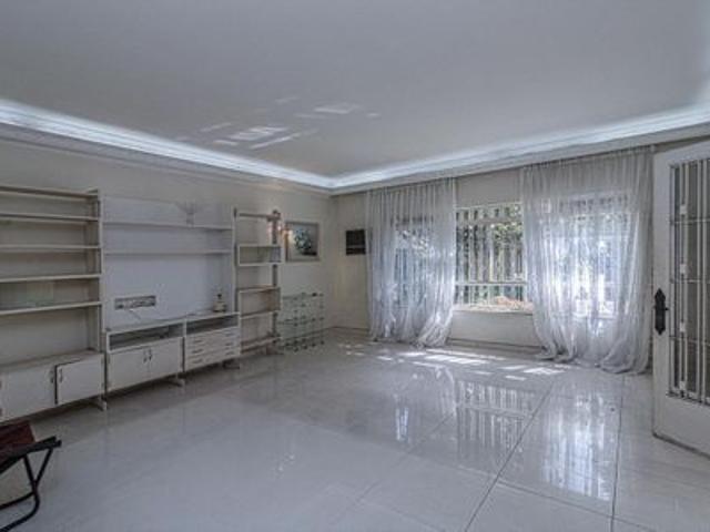 Casa para alugar com 330m², 4 quartos e 4 vagas
