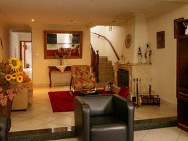 Casa para alugar com 330m², 4 quartos e 4 vagas