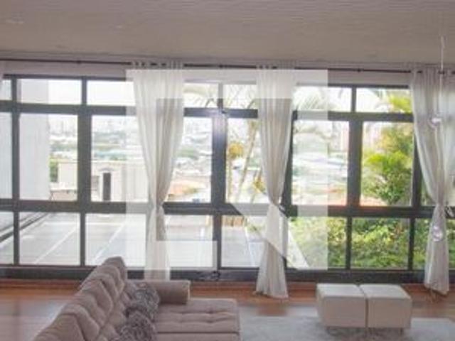 Casa para alugar com 334m², 4 quartos e 5 vagas