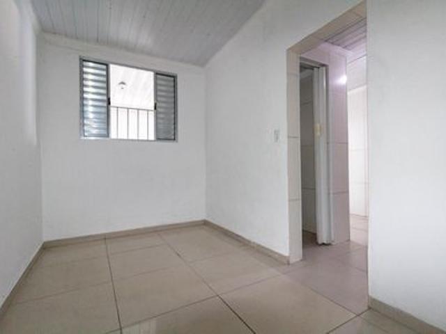 Casa para alugar com 37m², 1 quarto e sem vaga