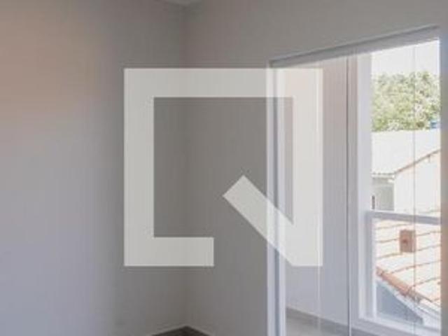 Casa para alugar com 37m², 1 quarto e sem vaga
