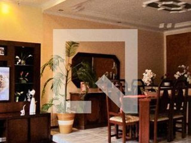 Casa para alugar com 340m², 4 quartos e 8 vagas