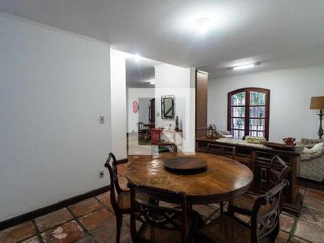 Casa para alugar com 340m², 5 quartos e 4 vagas